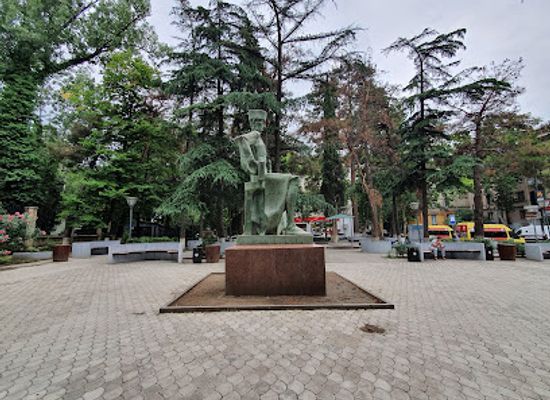 georgia/khevi/landmark/konstantine-gamsakhurdia-monument