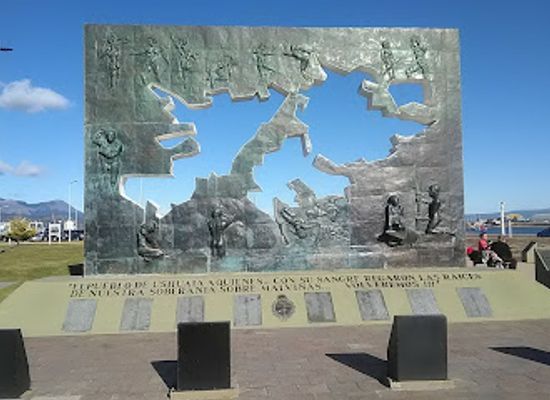 argentina/ushuaia/landmark/malvinas-memorial
