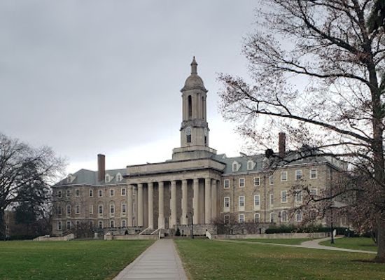 pennsylvania/happy-valley/landmark/old-main-lawn
