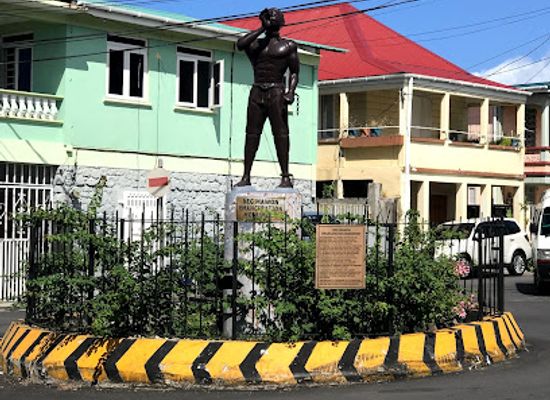 dominica/saint-george/landmark/monumento-a-la-emancipacion-neg-mawon-dedicado-a-las-rebeliones-de-los-esclavos