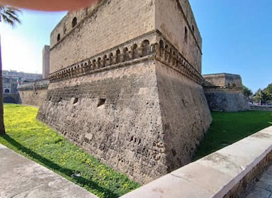 italy/bari/madonnella/landmark/castello-svevo-di-bari