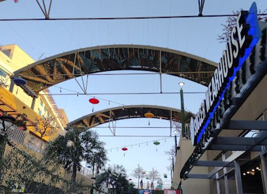 california/anaheim/anaheim-gardenwalk/landmark/flightdeck-rogue-racing-anaheim