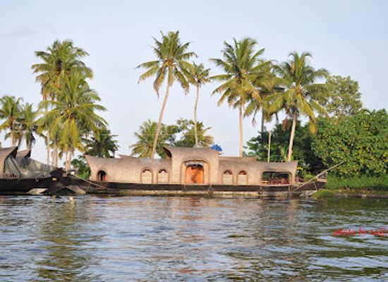 india/kerala-backwaters/landmark/kerala-backwater-houseboats