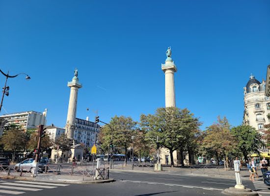 france/ile-de-france/landmark/les-colonnes-du-trone