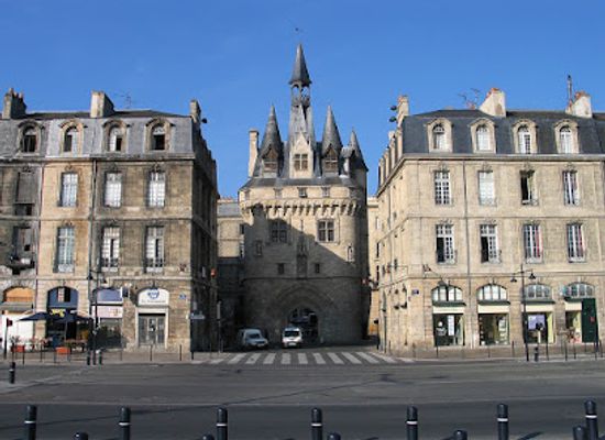 france/bordeaux/landmark/b-for-bordeaux
