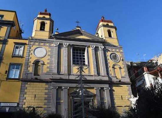 italy/campania/landmark/chiesa-di-santa-maria-di-montesanto