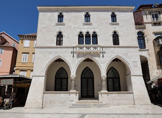 croatia/dalmatia/landmark/old-town-hall