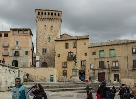 spain/segovia/landmark/plaza-de-medina-del-campo