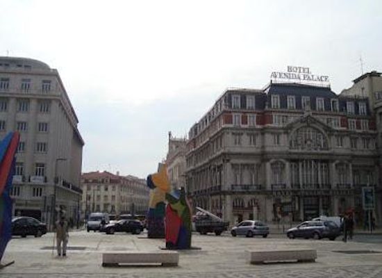 portugal/estremadura/landmark/av-da-liberdade-praca-dos-restauradores