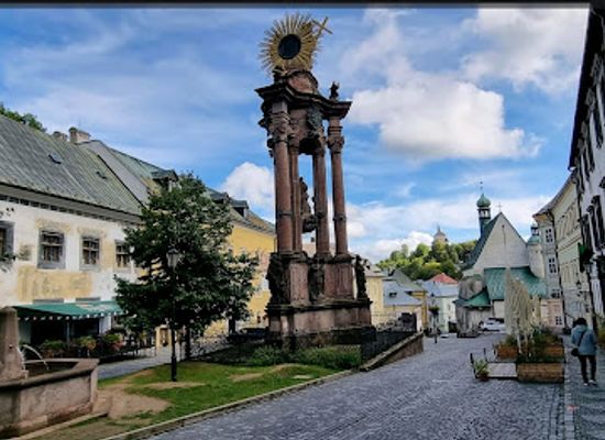slovakia/pohronie/landmark/namestie-svatej-trojice