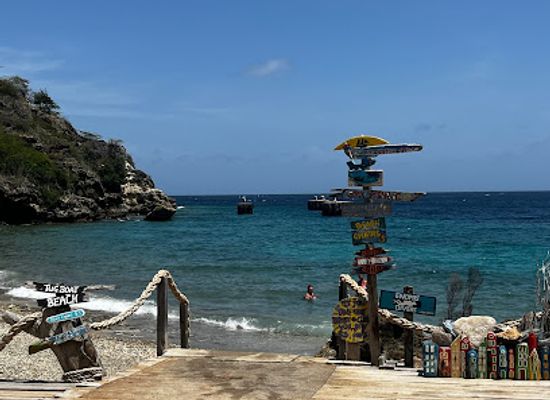 curacao/sta-catharina/landmark/tugboat-beach