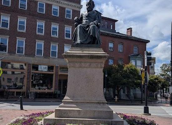 maine/greater-portland-and-casco-bay/landmark/henry-wadsworth-longfellow-monument