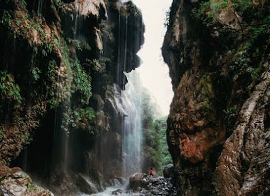 pakistan/khyber-pakhtunkhwa/landmark/umbrella-waterfall
