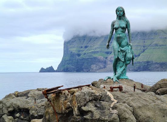 faroe-islands/eysturoy/landmark/the-seal-woman-kopakonan