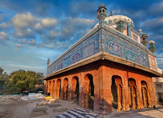 pakistan/punjab/landmark/darbar-makhdoom-abdul-rashid-haqqani