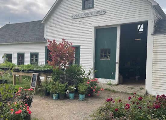 maine/kennebunkport/landmark/snug-harbor-farm
