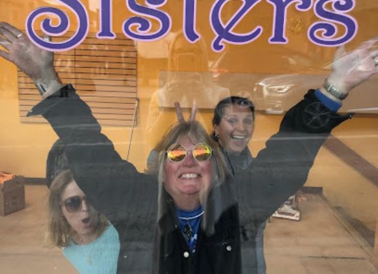 colorado/breckenridge/landmark/two-wild-sisters
