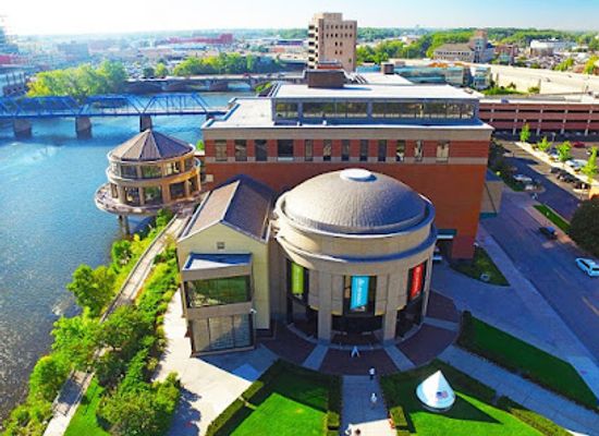michigan/grand-rapids/landmark/grand-rapids-public-museum
