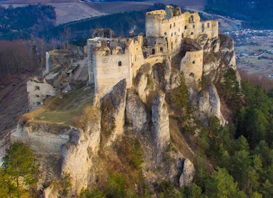 slovakia/kysuce/landmark/castle-lietava