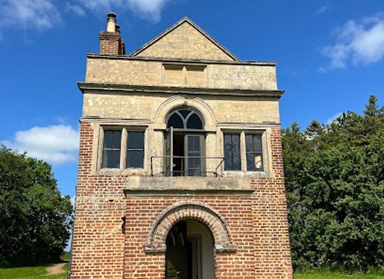 united-kingdom/huntingdonshire/landmark/the-warren-house