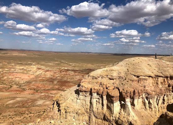 mongolia/gobi-desert/landmark/tsagaan-suvarga-white-stupa