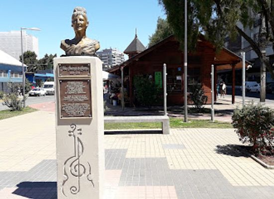 chile/osorno/landmark/monumento-flora-inostroza