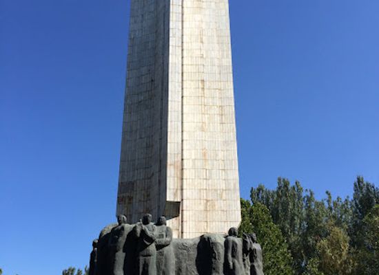kyrgyzstan/chuy-valley/landmark/stella-of-friendship-of-nation