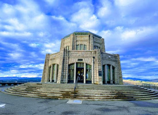 oregon/cascade-range/landmark/vista-house-at-crown-point