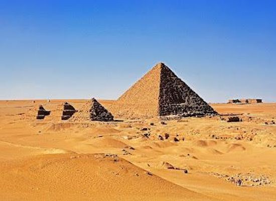 egypt/cairo/landmark/pyramid-of-menkaure