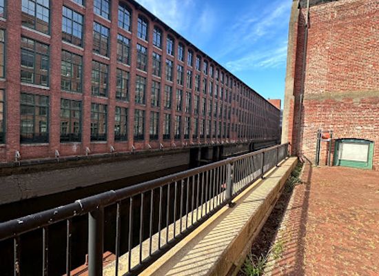 massachusetts/lowell/landmark/pawtucket-canal-walk