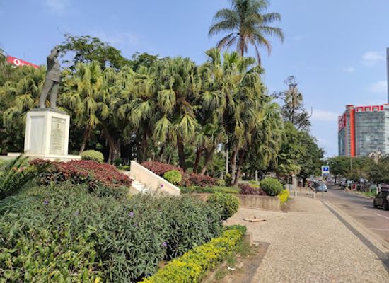 mozambique/maxixe/landmark/samora-machel-statue