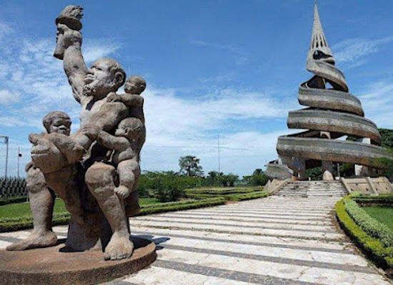cameroon/west-region/landmark/cameroon-reunification-monument