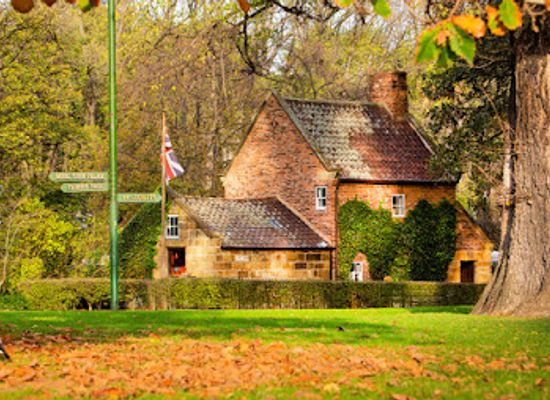 australia/northern-victoria/landmark/cooks-cottage