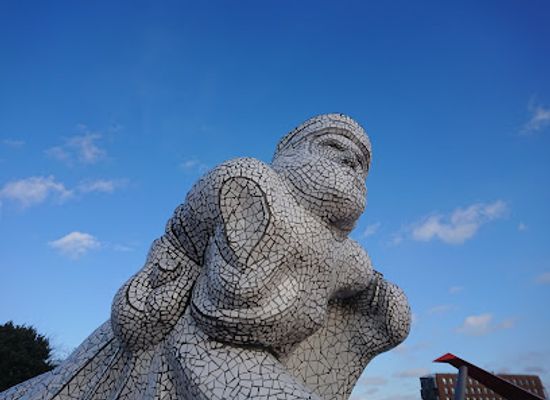 united-kingdom/cardiff/landmark/the-scott-antarctic-memorial-cardiff-bay