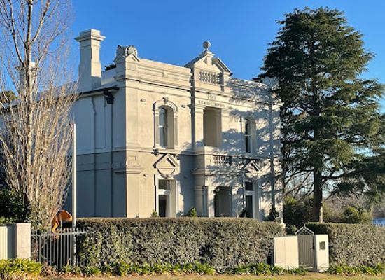 australia/central-highlands/landmark/moss-manor-hotel