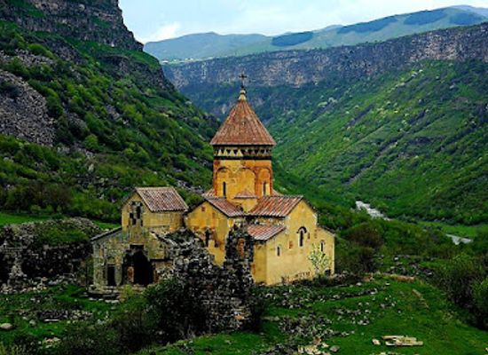 armenia/noravank-monastery/landmark/hnevank