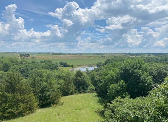 south-dakota/great-plains/landmark/good-earth-state-park-visitor-center