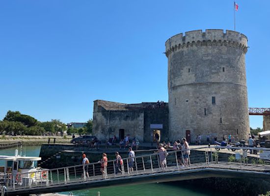 france/la-rochelle/landmark/quai-du-port-de-la-rochel