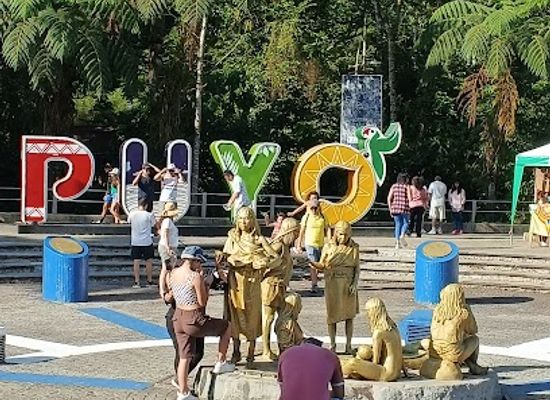 ecuador/pastaza-region/landmark/monumento-a-las-mujeres-de-las-siete-nacionalidades-de-pastaza