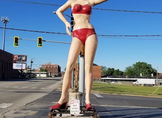 illinois/peoria/landmark/vanna-whitewall