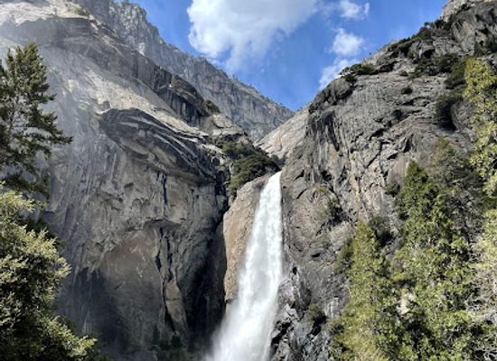 california/yosemite-village/landmark/lower-yosemite-fall-vista-point