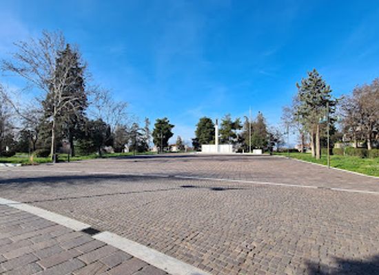 greece/larissa/landmark/larissa-fortress-square
