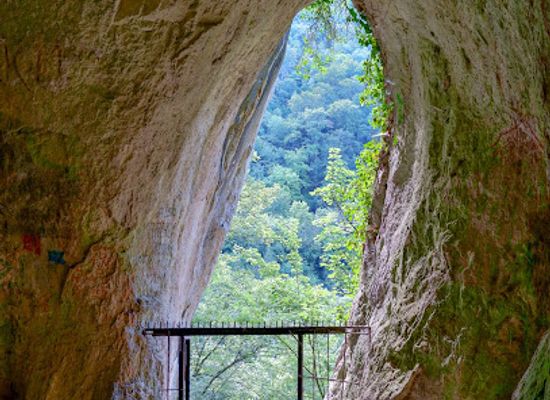 romania/caras-severin/landmark/hajduks-cave