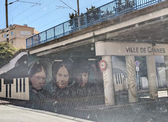 france/cannes/la-croisette/landmark/les-murs-peints-la-lecon-de-piano