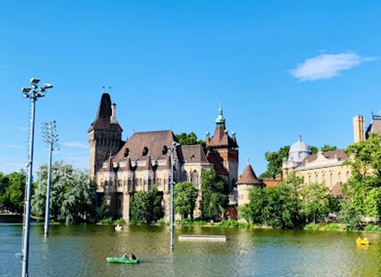 hungary/kapos-valley/landmark/vajdahunyad-castle