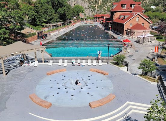 colorado/glenwood-springs/landmark/glenwood-hot-springs-pool