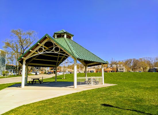 michigan/saugatuck/landmark/coghlin-park