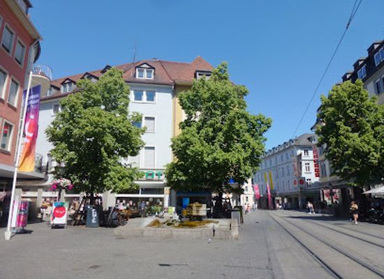 germany/wurzburg/landmark/brunnen-am-dominikanerplatz