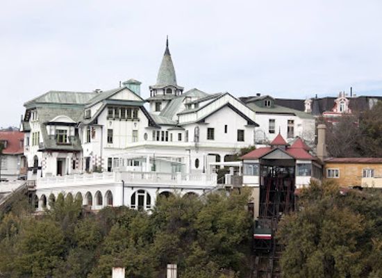 chile/valparaiso/cerro-alegre/landmark/baburizza-palace