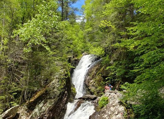 connecticut/litchfield-hills/landmark/campbell-falls-state-park